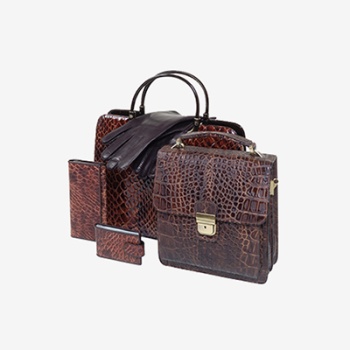 Jet Set Signature Shoulder Bag